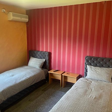 Hostel Grof Mrcajevci Екстериор снимка